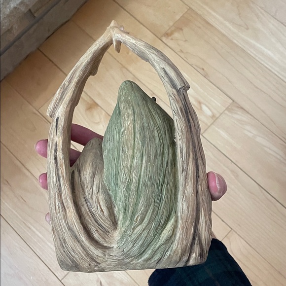 Christmas Nativity Scene with Gold Star Mary Joseph Jesus Resin - Picture 5 of 6